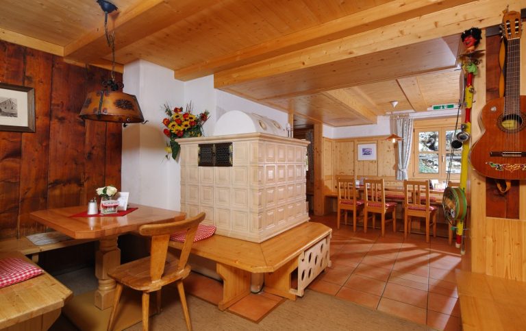 Breslauerhütte Gastraum